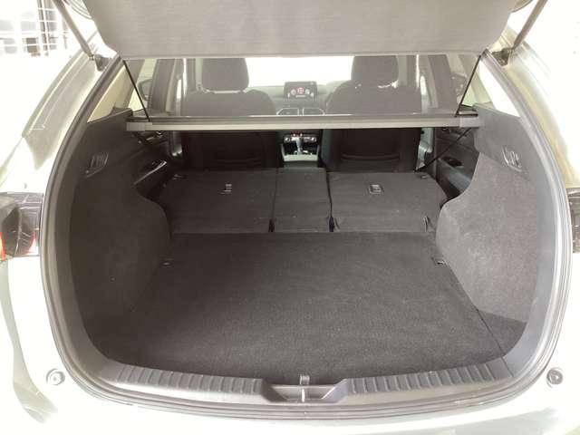 実用的な広さを備えたラゲッジルーム。