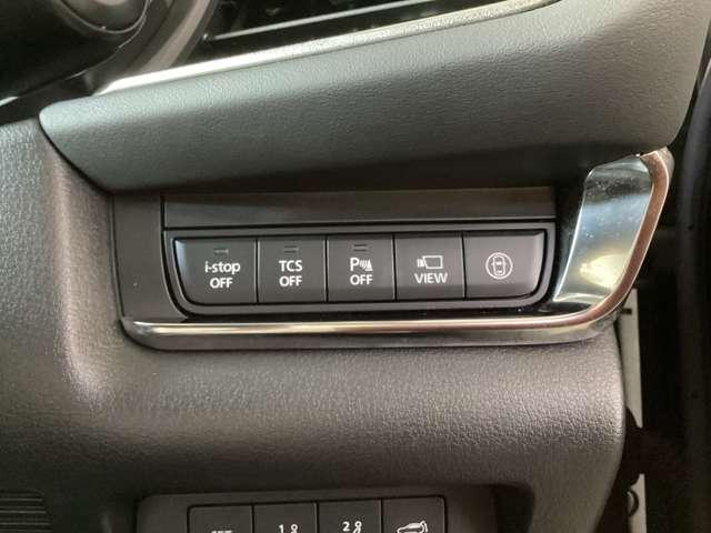 運転席横のスイッチでアイドリングストップやパーキングセンサーのON/OFF切替が可能です。