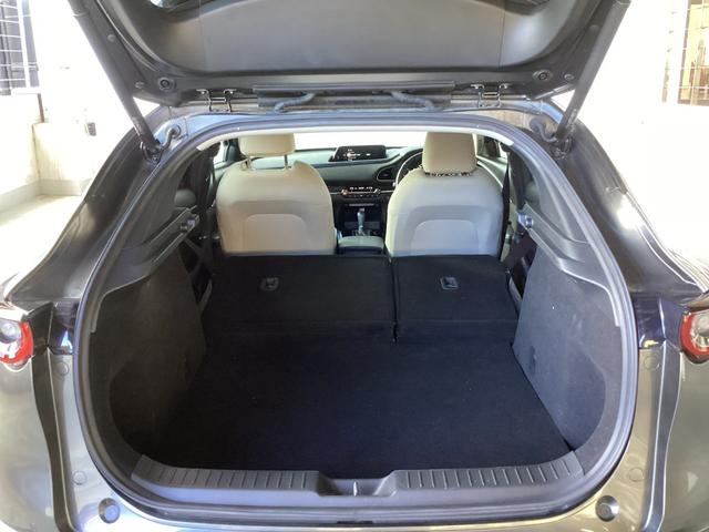 実用的な広さを備えたラゲッジルーム。シートは6:4の2分割で倒して利用可能です。