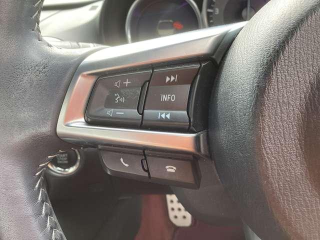 ハンドル部のスイッチで、音量操作・電話操作が可能です。