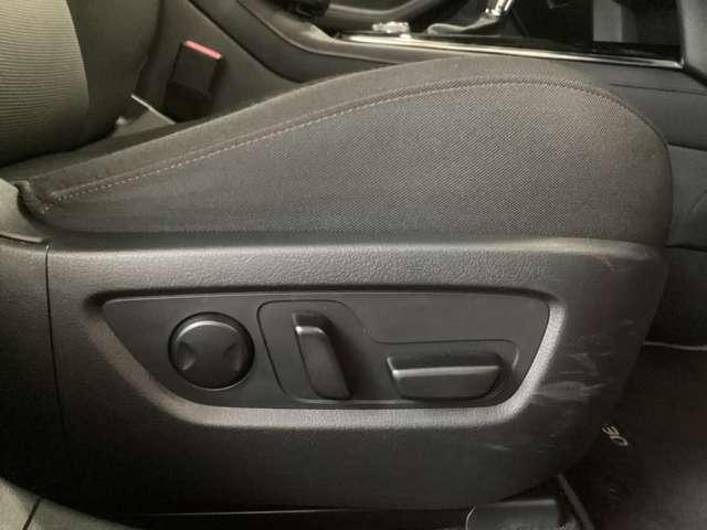 運転席シートはメモリー機能付１０Ｗａｙパワーシートです。