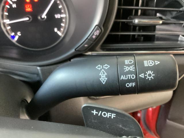 サイドミラーの開閉、ドアの開閉などが手元で簡単にできるシンプルの作りとなっています。