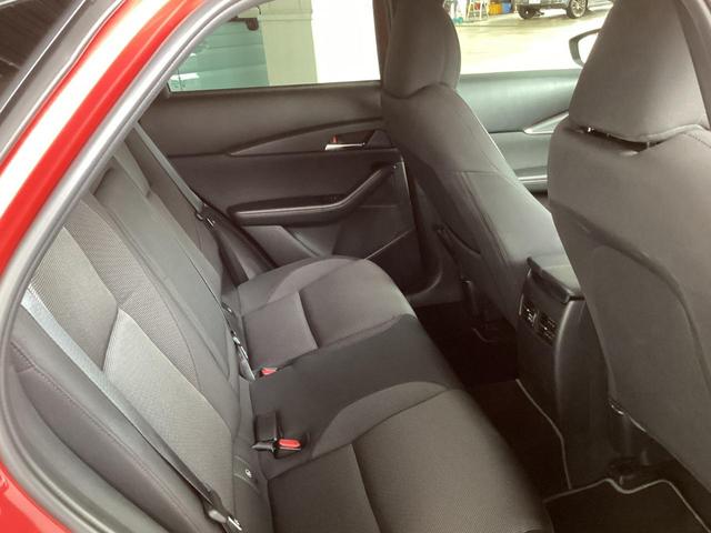 後部座席の人もゆったり座れます。