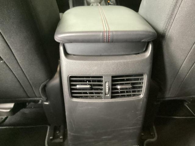 トランクのボタンを押すことで簡単に閉めることが出来ます。