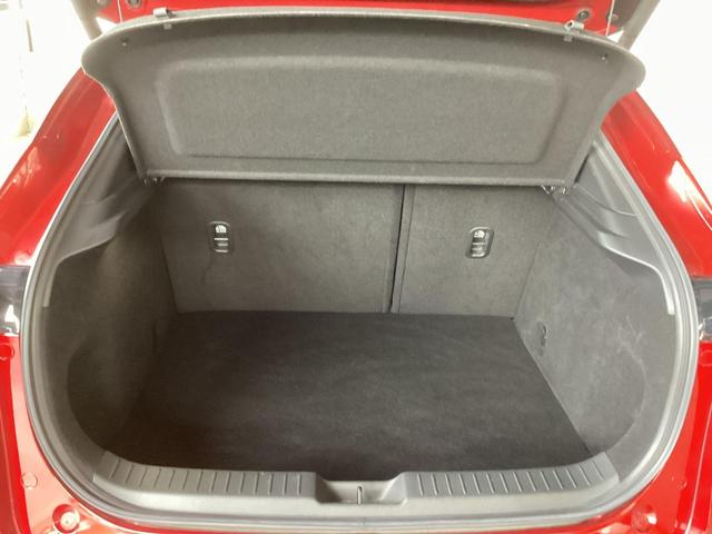 実用的な広さを備えたラゲッジルーム。ワンタッチで操作可能なので荷物をたくさん載せる際にはシートアレンジが可能です。