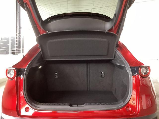 後部座席は６：４の分割可倒式シートを採用し、使い方によってアレンジできます。