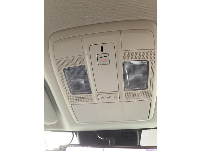 ルームミラー近くのＳＯＳボタンが押された場合、緊急通報オペレータに車両位置情報と緊急信号が送信されます。