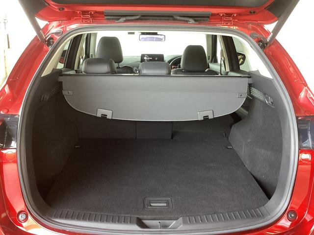 後部座席は６：４の分割可倒式シートを採用し、使い方によってアレンジできます。