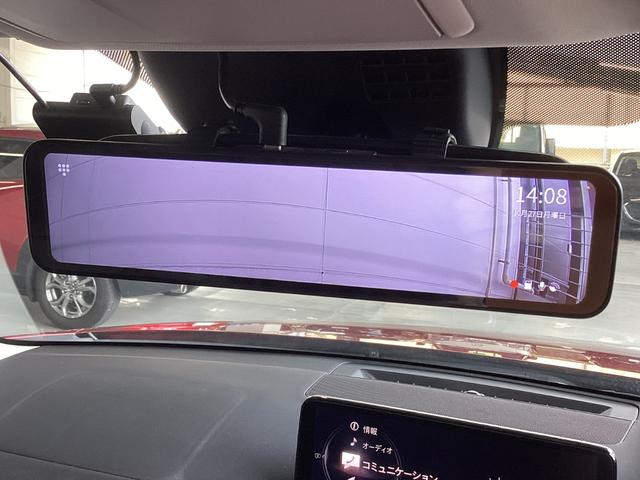 ドライブレコーダーとバックミラーがつながっており、映像を映し出せるので安心して運転していただけます。