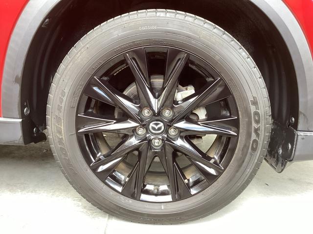 標準装備の純正１９インチアルミホイールです。細身のツインスポークにより力強さを表現されています。