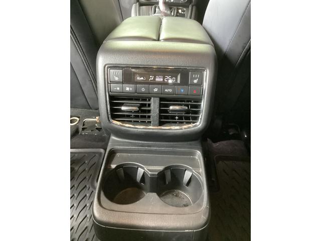 後席にもエアコンがあるので乗車する全ての人が快適に過ごせます！！