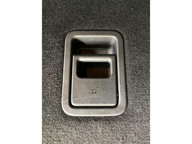 ワンタッチで操作可能なので荷物をたくさん載せる際にはシートアレンジが可能です。