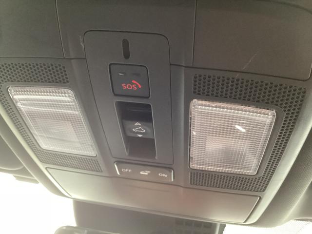 ボタンひとつで簡単にサンルーフを開け閉めできます。