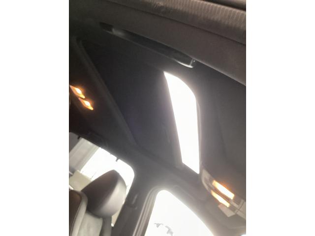サンルーフを搭載しておりますので、一味違った車内空間を感じていただけます。