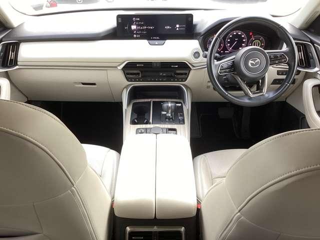 人間中心の考え方のもと、磨き上げられたシンプルなコックピット。メーターの見え方やスイッチの操作感にもこだわりがあります。