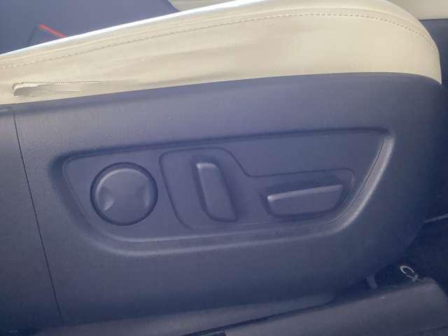 運転席シートはメモリー機能付１０Ｗａｙパワーシートです。