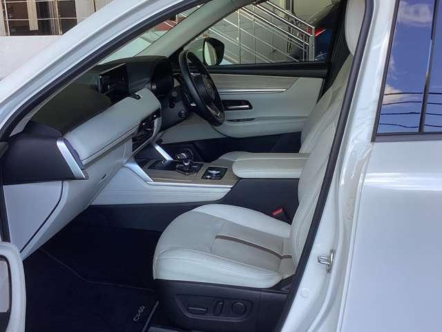 生命感を感じさせ、意思を持って動き出しそうな緊張感と、呼吸しているような温かみを持った生きたクルマをつくる。それが魂動デザインです。