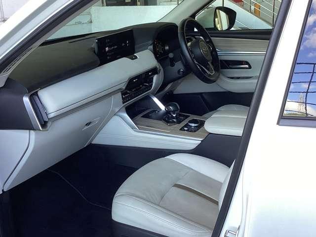 シートバックに体圧を分散できるサスペンションマットを採用、又剛性を高め「体幹」をしっかり支えています。座面には不快に感じる振動をカットするウレタン素材でロングドライブも「疲れにくいシート」になりました