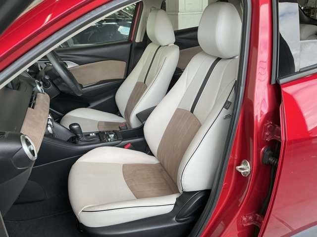 シートバックに体圧を分散できるサスペンションマットを採用、又剛性を高め「体幹」をしっかり支えています。座面には不快に感じる振動をカットするウレタン素材でロングドライブも「疲れにくいシート」になりました