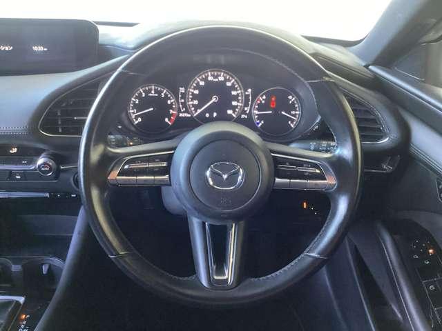 ハンドル周りは、シンプルで上品な造りとなっております。