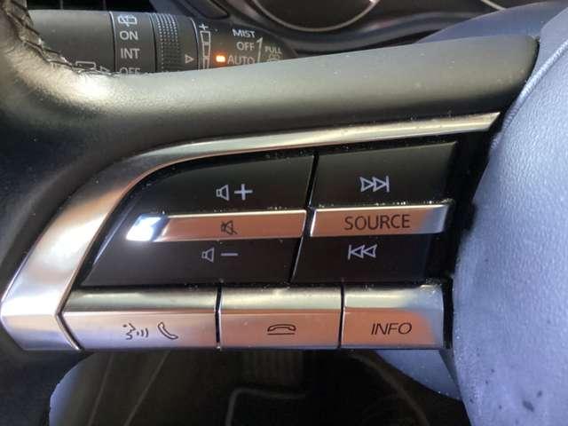 ハンドル部のスイッチで、音量操作、電話操作などが可能です。