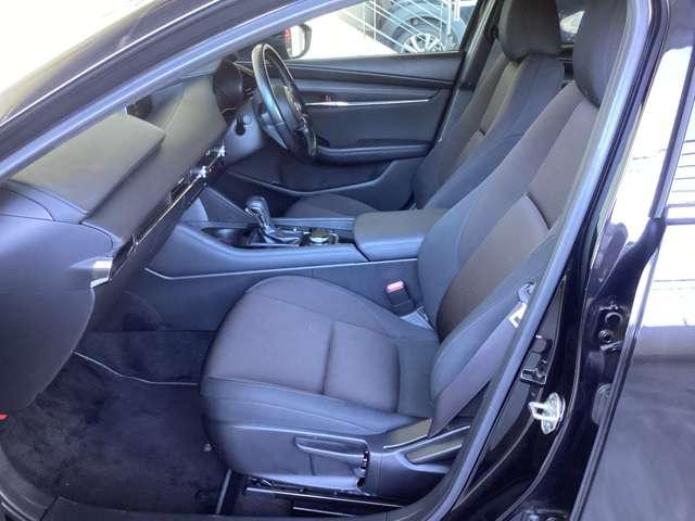 生命感を感じさせ、意思を持って動き出しそうな緊張感と、呼吸しているような温かみを持った生きたクルマをつくる。それが魂動デザインです。