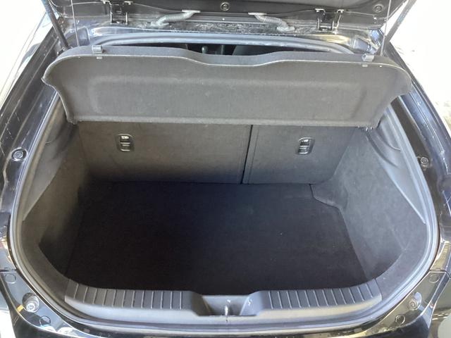 実用的な広さを備えたラゲッジルーム。ワンタッチで操作可能なので荷物をたくさん載せる際にはシートアレンジが可能です。