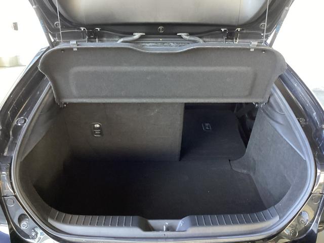 後部座席は６：４の分割可倒式シートを採用し、使い方によってアレンジできます。