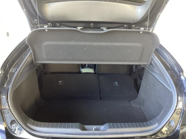 実用的な広さを備えたラゲッジルーム。ワンタッチで操作可能なので荷物をたくさん載せる際にはシートアレンジが可能です。