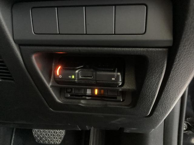 ビルトインタイプのＥＴＣ車載器搭載。運転席側に装着されているのでカードの抜き差しも簡単です。