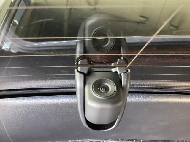 前後別々で録画可能のドライブレコーダが付いているので、安心な運転が出来ます。