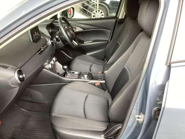 シートバックに体圧を分散できるサスペンションマットを採用、又剛性を高め「体幹」をしっかり支えています。座面には不快に感じる振動をカットするウレタン素材でロングドライブも「疲れにくいシート」になりました