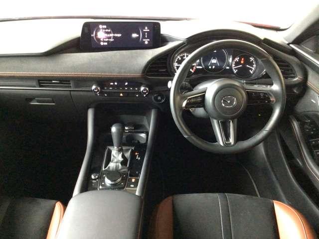 人間中心の考え方のもと、磨き上げられたシンプルなコックピット。メーターの見え方やスイッチの操作感にもこだわりがあります。