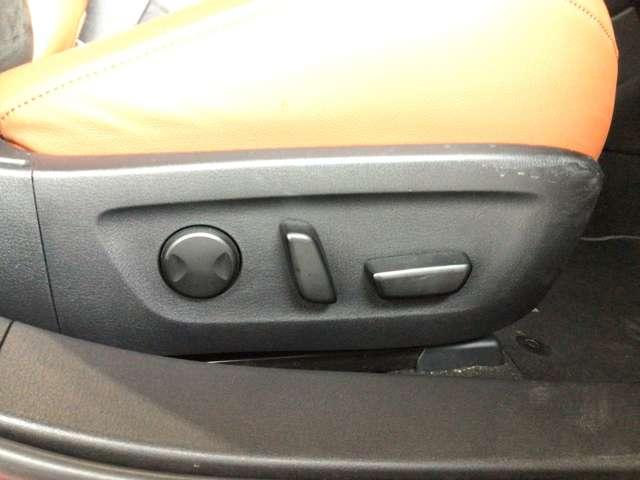 運転席シートはメモリー機能付１０Ｗａｙパワーシートです。