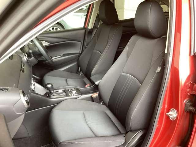 シートバックに体圧を分散できるサスペンションマットを採用、又剛性を高め「体幹」をしっかり支えています。座面には不快に感じる振動をカットするウレタン素材でロングドライブも「疲れにくいシート」になりました