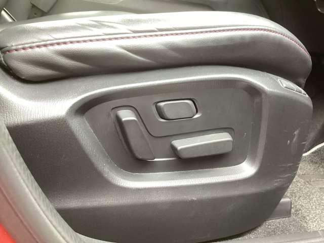 運転席シートはメモリー機能付１０Ｗａｙパワーシートです。