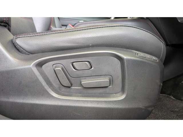 運転席シートはメモリー機能付１０Ｗａｙパワーシートです。