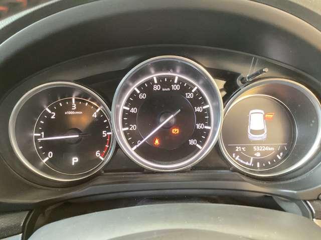 シンプルな３連メーターで視認性も良く必要な情報が一目で分かります。