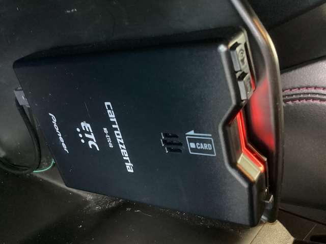 グローブボックス内にＥＴＣ車載器を搭載しています。
