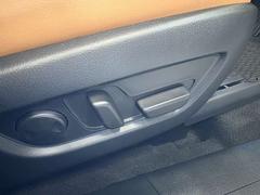 フロントシートは心地よいフィット感と程よいホールド性を両立。今までになく快適な運転を楽しめるマツダ自慢のシートです。 2
