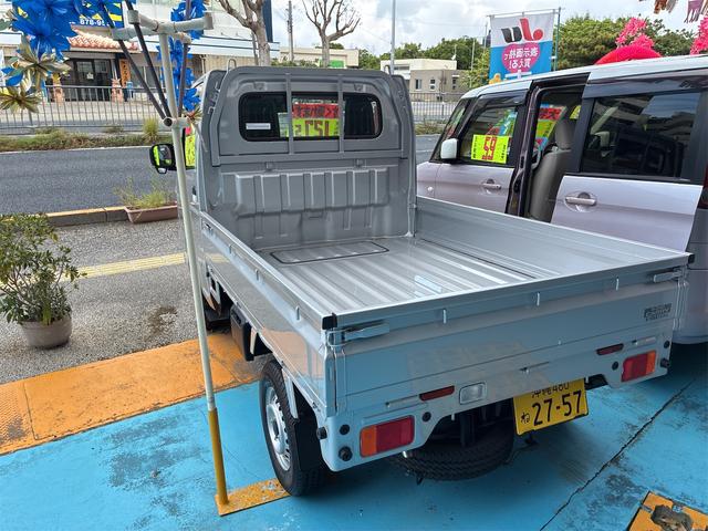 キャリイトラック ＫＣエアコン・パワステ　エアコン　パワーステアリング　新車　ラジオ　ＦＭ　ＡＭ　シガーソケット　パワーウインドウ（8枚目）