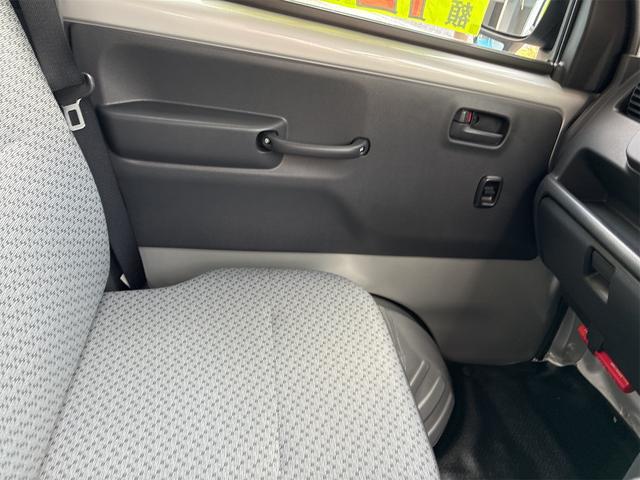 キャリイトラック ＫＣエアコン・パワステ　エアコン　パワーステアリング　新車　ラジオ　ＦＭ　ＡＭ　シガーソケット　パワーウインドウ（18枚目）