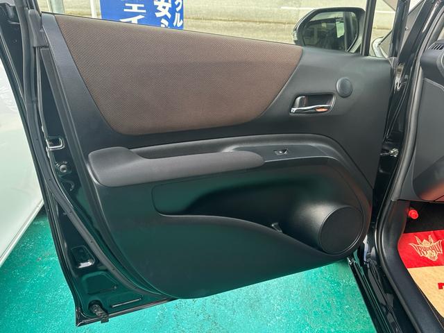 シエンタ ハイブリッドＧ　クエロ　後期モデル／７人乗り／ハーフレザーシート／純正ナビＴＶ／Ｂｌｕｅｔｏｏｔｈ　／アラウンドビューモニター／両側パワースライドドア／ソナー／１オーナー／衝突被害軽減ブレーキ／オートハイビーム／スマートキー（46枚目）