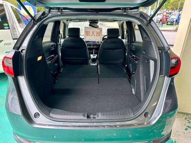 フィット ｅ：ＨＥＶホーム　純正ＯＰエアロ／グリル／フォグガーニッシュ／Ｒスポ／ＧａｔｈｅｒｓナビＴＶフルセグ／バックカメラ／Ｂｌｕｅｔｏｏｔｈ／ＬＥＤライト／スマートキー２／衝突被害軽減ブレーキ（17枚目）