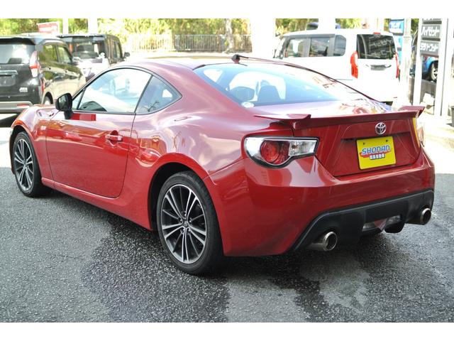 【大型展示場完備！】　多くの在庫の中からあなただけのお車を一緒にお探しいたします。