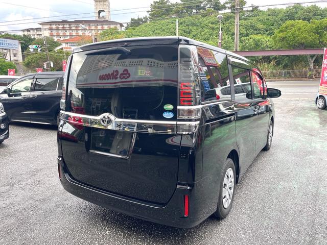 【納車前の無料サービス】　当店ではエンジンオイル、ワイパーゴム、バッテリーなどの消耗品に加えサビ止めをサービスで行って納車させて頂きます（＾＾）