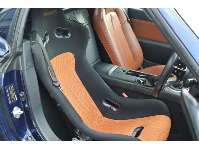 運転席はフルバケットシート装着