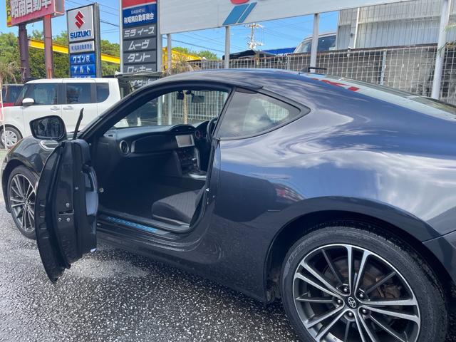 ８６ ＧＴ　走行６．５万ｋｍ　６速ＡＴ　純正ナビ　Ｂｌｕｅｔｏｏｔｈ　バックカメラ　本土仕入れ　禁煙車（14枚目）