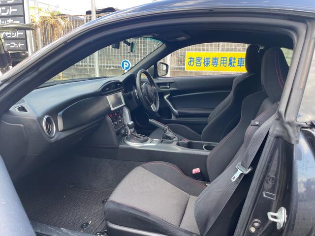 ８６ ＧＴ　走行６．５万ｋｍ　６速ＡＴ　純正ナビ　Ｂｌｕｅｔｏｏｔｈ　バックカメラ　本土仕入れ　禁煙車（16枚目）