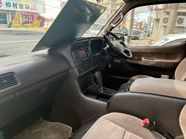 ハイエースワゴン スーパーカスタムリミテッド　社外アルミ　エアコン　後席エアコン　パワーステアリング　パワーウィンドウ（16枚目）